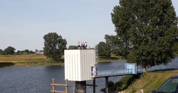 Jongens stunten bij peilhuisje in Lith: 'Hopelijk binnenkort geen slechtnieuwsgesprek' - BD.nl