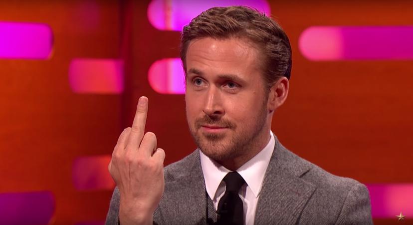 Hilarisch: Graham Norton duikelt oude dansvideo van Ryan Gosling op