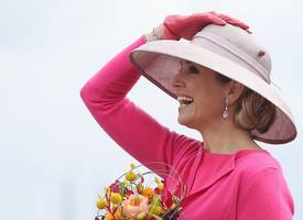 Wil je zien: De mooiste outfits van Máxima op Koningsdag