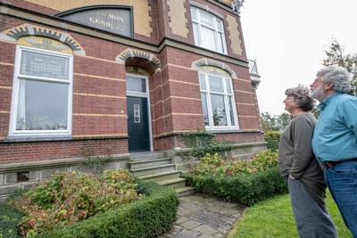 Tegels van de monumentale boerderijwoning Mon Genie zien er weer prachtig uit