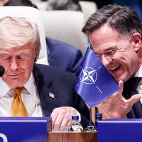 ‘Je zat naast Trump toen hij sprak over het veroveren van Groenland. Heeft dat invloed op je zelfrespect als je dan niets zegt?’ Deense journalist legt Mark Rutte vuur aan de schenen