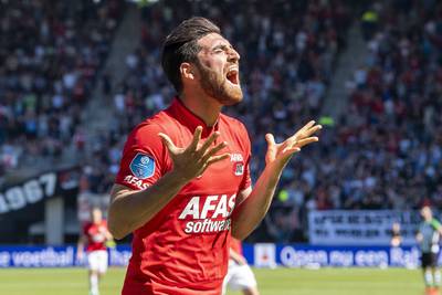 Jahanbakhsh overtuigend topscorer van eredivisie na hattrick tegen PEC Zwolle
