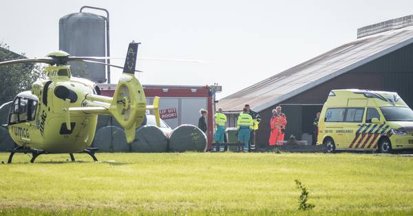 Twee mensen in mestput gevallen, toestand is zorgwekkend - AD.nl