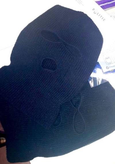 Jongeren met messen aangehouden in Rotterdam na bedreigen agent in burger