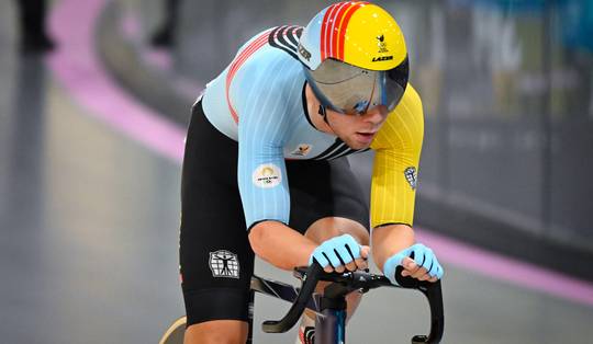 Op weg naar nieuwe medaille? Van den Bossche nog steeds op kop in omnium • Nafi Thiam voorlopig tweede in zevenkamp