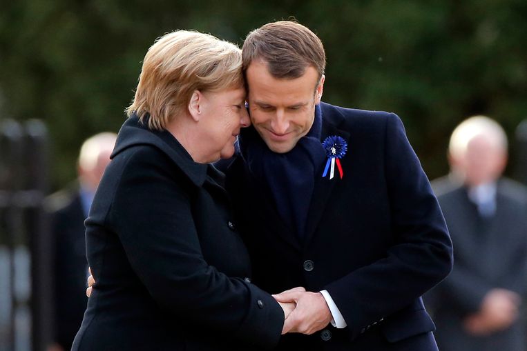 Macron en Merkel onthullen gedenkplaat WOI. Ook Trump ...