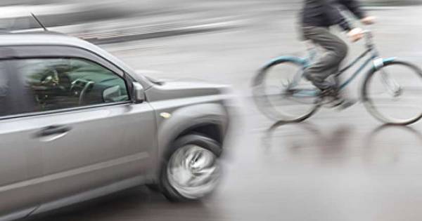 Fietsster (55) wordt aangereden en daarna ernstig mishandeld door twee mannen in Velddriel