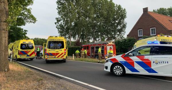 Ongeval met brommer en bestelbus op Rooiseweg in Schijndel: betrokkene zeer ernstig gewond.