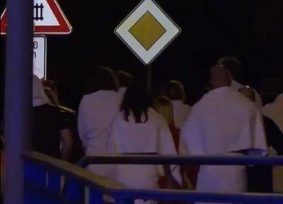 Duitse seksclub ontruimd na koolmonoxide-alarm: 350 swingers op straat