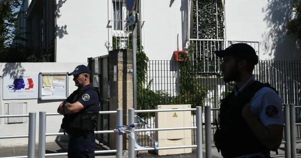 Une Cantiniere Agressee A L Arme Blanche Dans Une Ecole A