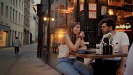 Leander oefent zijn flirtskills bij Ellen