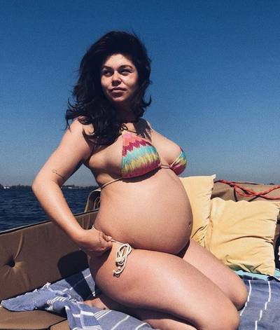 Roxeanne Hazes wacht 'badend in het zweet' op komst baby