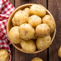 Met dit stuk fruit lopen je aardappelen minder snel uit