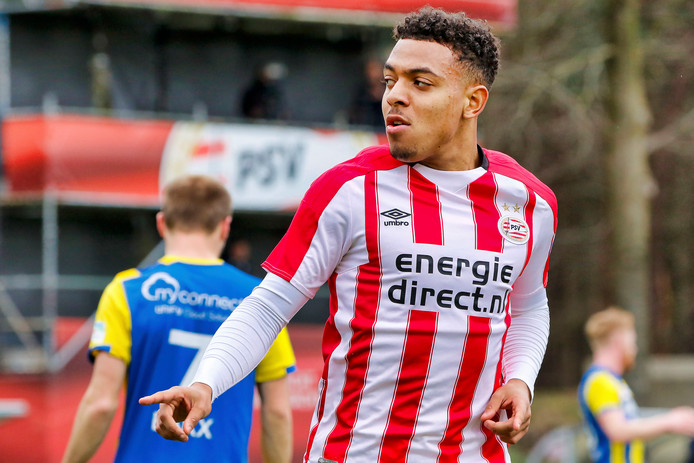 Donyell Malen pakt zijn kans bij PSV: 'Sterker geworden ...