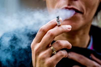 Horeca hoopt rookruimtes langer open te houden: tot 2022