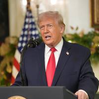 De economie blijft de achilleshiel van Trump, en dus schiet de president in campagnemodus