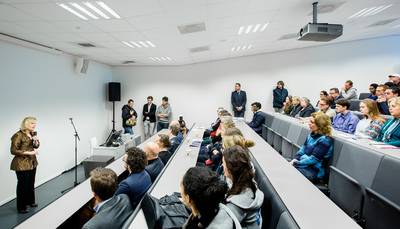 Basisbeurs komt niet terug, studenten krijgen wel 1000 euro korting