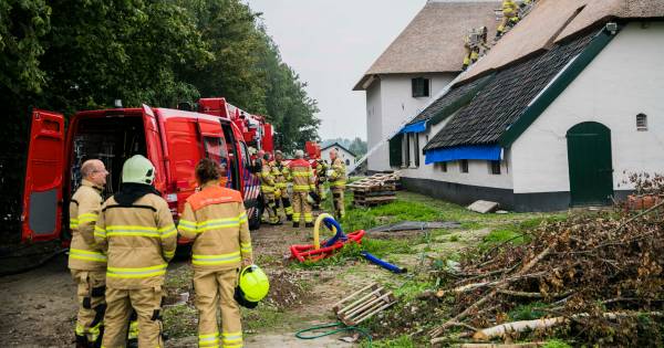 Brand bij oude woonboerderij in Herveld