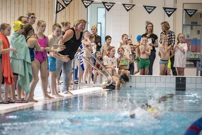 Kingschool beste bij schoolzwemkampioenschap van Dinkelland