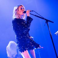 Niemand is zo cool als Kim Gordon, maar bij wijlen staarde je naar een lauwe show in de AB ★★★☆☆