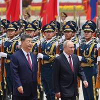Xi ontvangt Russische president Poetin in Peking • ‘China trainde in het geheim Russische militairen’