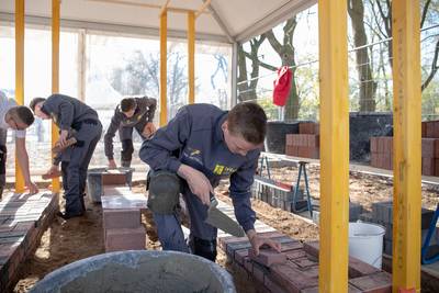 Metselaars strijden op het NK in Ede om de Zilveren Troffel