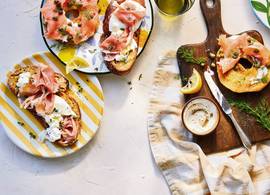 Bagel-wentelteefjes met gerookte zalm & mierikswortel