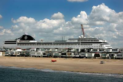 Britse vakantiegangers in opstand tijdens  verrassingscruise naar ‘onontdekte parel’ IJmuiden