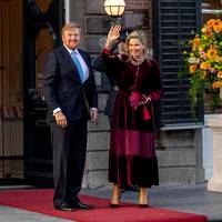 Máxima draagt jurk met subtiel sexy detail naar Koningsdagconcert