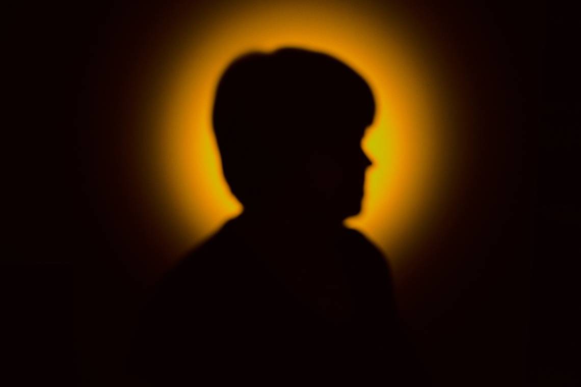‘Het is als samenleven met een pestkop die alles over je weet en van wie je afhankelijk bent’: opgroeien als kind van een narcistische ouder