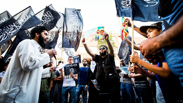 Een pro IS-demonstratie in de Haagse Schilderswijk