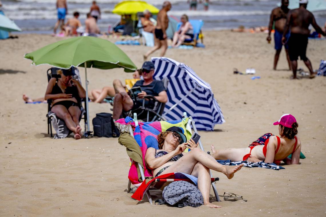 Waarom hitte vrouwen harder treft: ‘Zweten is dé manier om warmte kwijt te raken, en daar zijn vrouwen wat minder goed in’