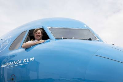 Koning Willem-Alexander haalt brevet voor Boeing 737