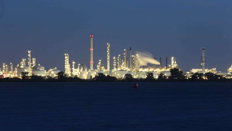 Uitbreiding haven en industrieterrein Moerdijk gaat definitief door - Volkskrant