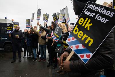 Burgemeester Dokkum: Betogers intocht namen vuurwerk mee