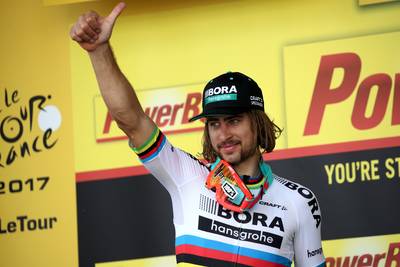 Bekijk hier hoe oppermachtige Sagan naar de zege sprint