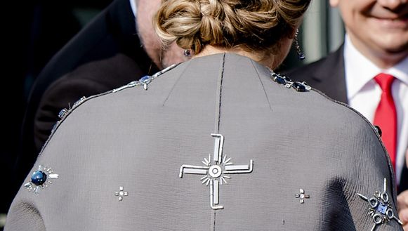 Ontwerper Geen Verwijzing Naar Hakenkruis Op Jurk Maxima Bij