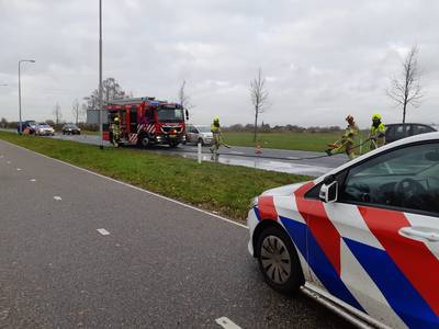 Drie auto's zwaar beschadigd door botsing in Beek