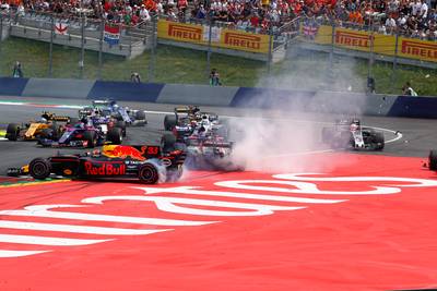 Red Bull vergeeft Kvyat crash in Oostenrijk