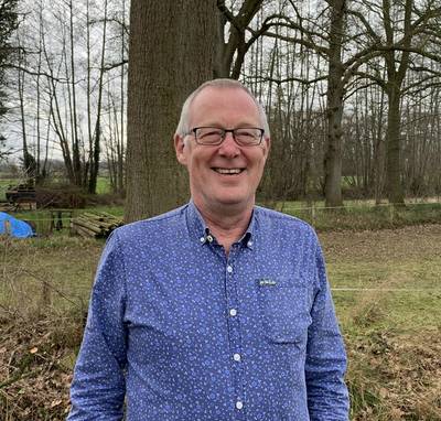 Manusje-van-alles Tonny Braakhuis ontvangt Earestuuver in Rossum