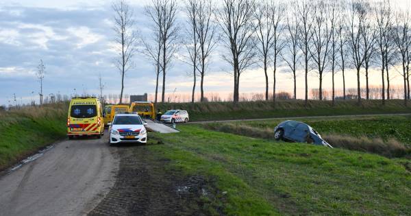 Gewonde bestuurder verlaat plaats ongeval Hoek.