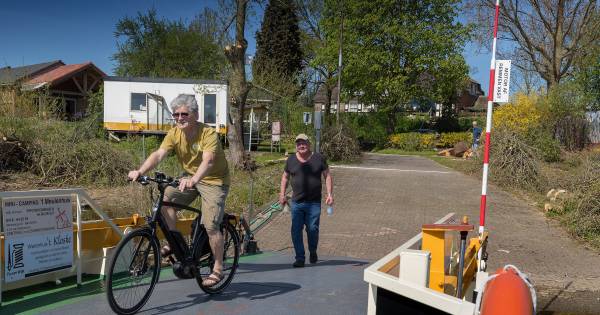 Wachtlokaal bij veer Nederhemert steekt stoep over