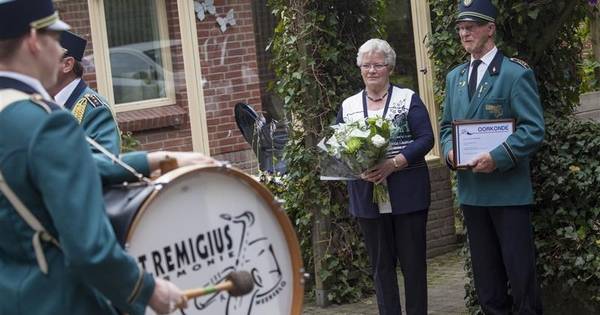 Frans Hazekamp (85) uit Weerselo: een leven lang bij de muziek - Tubantia