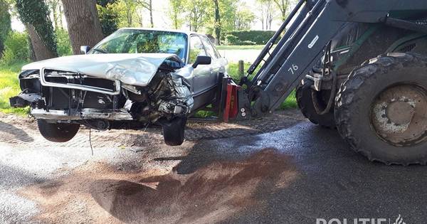 Vriend met tractor schiet te hulp na aanrijding in Saasveld