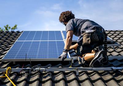 Installateurs bezorgd door nieuwe spelregels zonnepanelen: “Zoveelste keer dat vertrouwen in groene energie wordt ondermijnd”