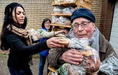 Pater Poels (90) door eigen bestuur aan de kant gezet: ‘Ze willen op de stoel van mijn vader gaan zitten’