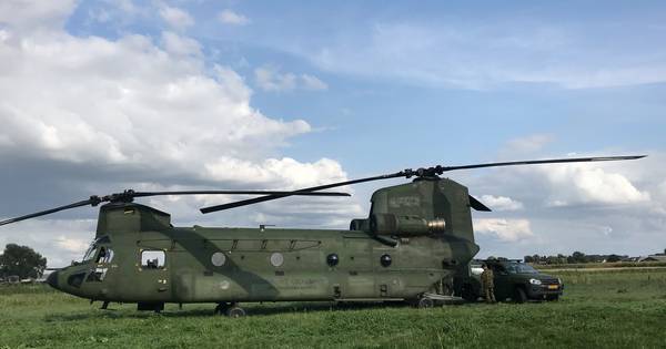 Chinook maakt voorzorgslanding in Velddriel
