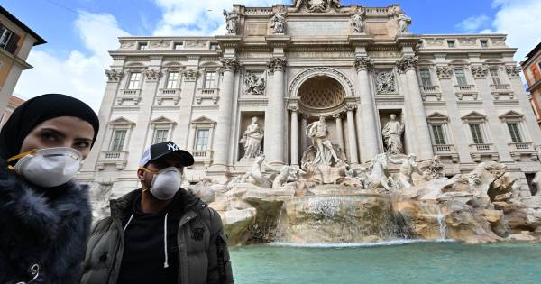 Italianen Dragen Hun Mondkapjes In Stijl En Dat Mag Wat Kosten Buitenland Gelderlander Nl