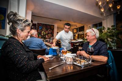 Eigenaars van De Blauwe Hoek in Arnhem waarderen de komst van vaste gasten