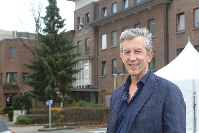 “We mogen elkaar dus zeker niet uit het oog verliezen maar toch is het belangrijk om vol te houden en de maatregelen te blijven volgen”, benadrukt de directeur-arts Hans Struyven.